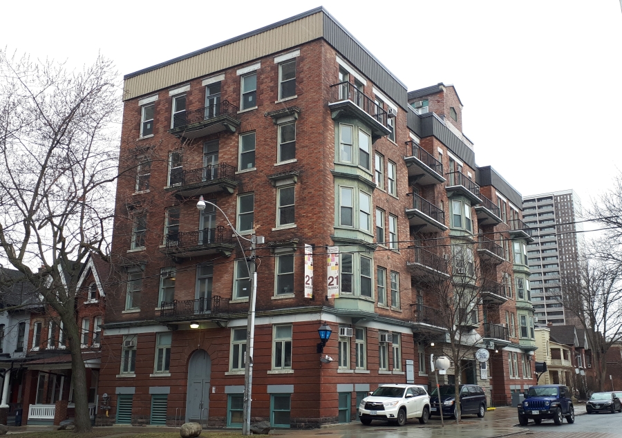 21 Sussex Avenue, Toronto - Looking Southwest - 26 March 2022 - Photograph by Adam Wynne