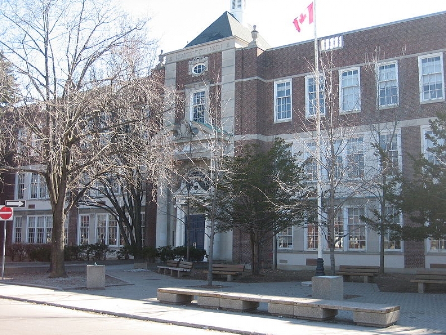 Lawrence Park Collegiate, photo by SimonP from Wikimedia Commons