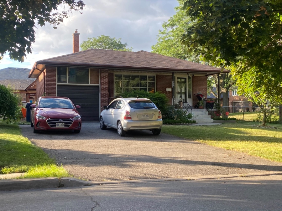 Street facing side of 194 Byng Avenue, 2022. (Image Courtesy of Jonathan Bonfada)