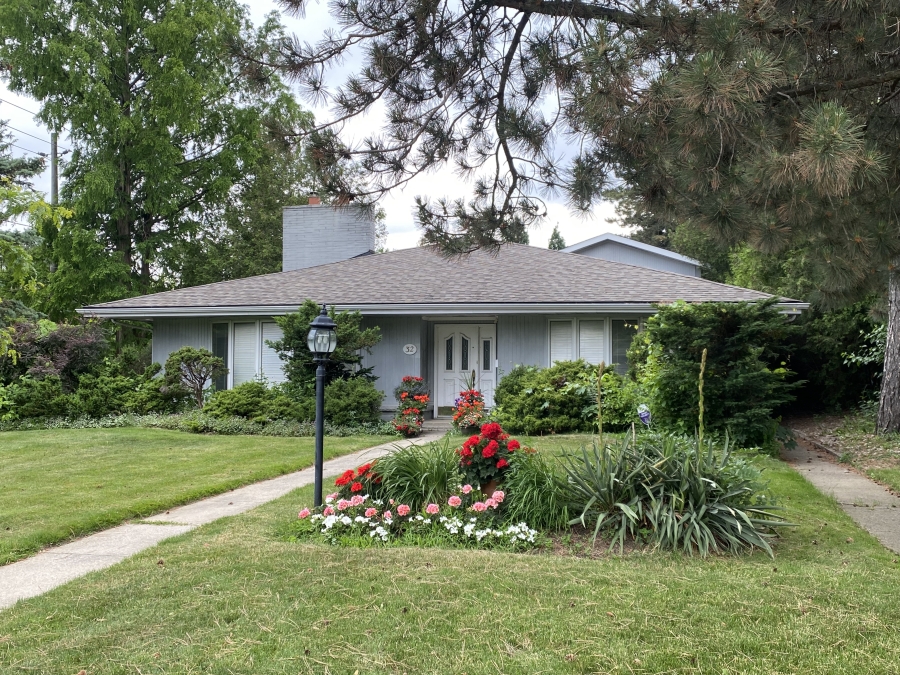 The front elevation of the house (Image Courtesy of Selen Doga Ozkan).