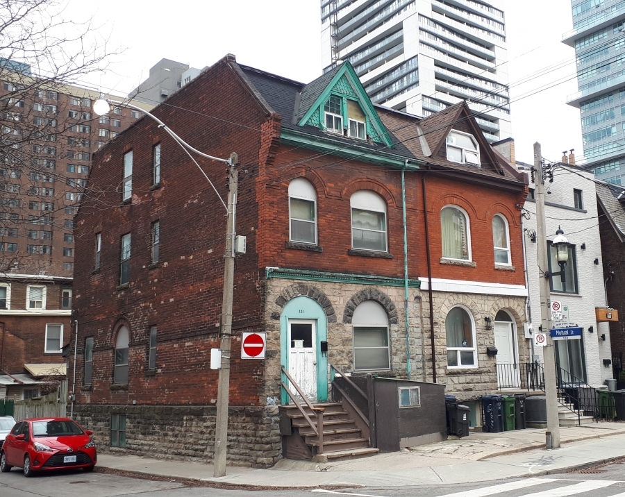 119-121 Granby Street, Toronto - 15 April 2021 - Photograph by Adam Wynne