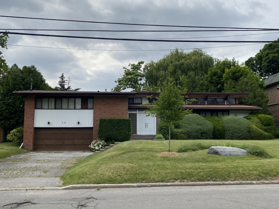 The front elevation of the house (Image Courtesy of Selen Doga Ozkan).