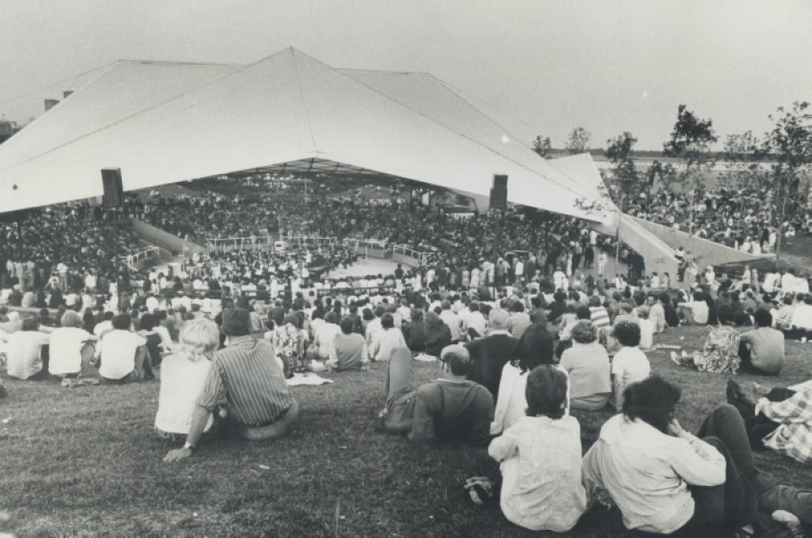 1971 Image of the Forum (photograph by Bob Olsen, courtesy of the Toronto Public Library)