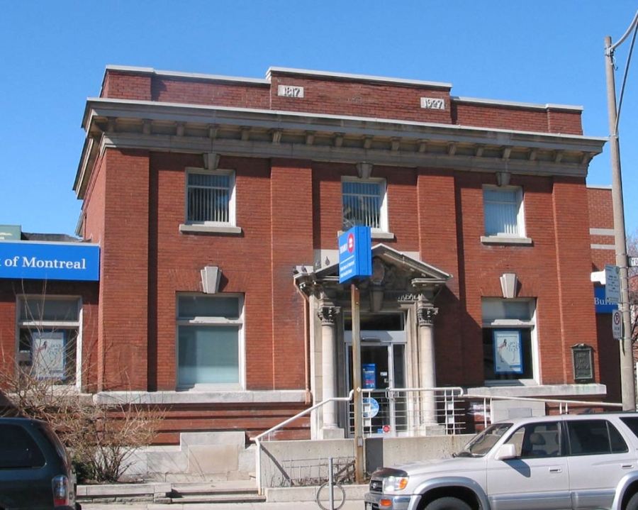 Bank of Montreal building at 2444 Yonge Street circa 2006. (Photo by Bob Krawczyk.)