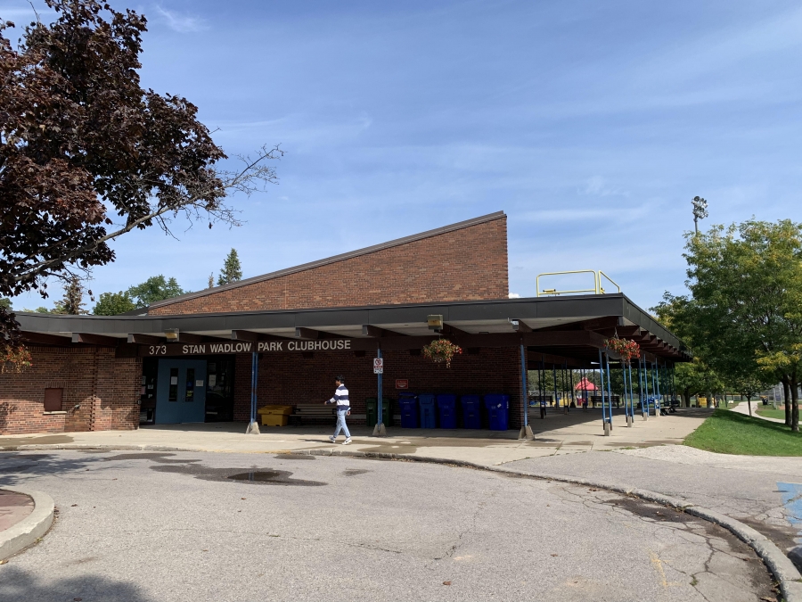 The main entrance to Stan Wadlow Park Clubhouse.