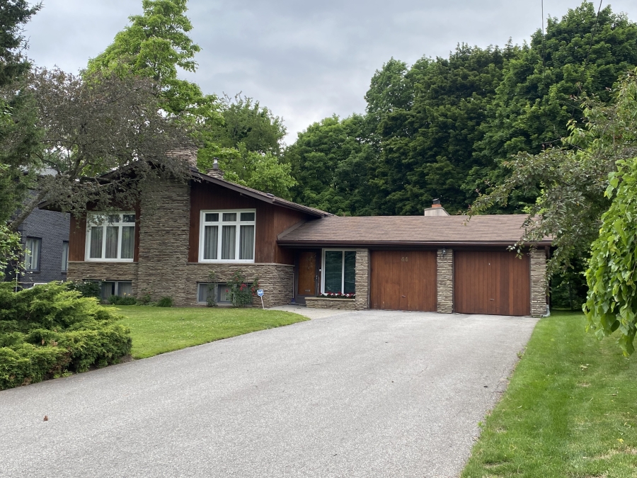 The front elevation of the house (Image Courtesy of Selen Doga Ozkan).