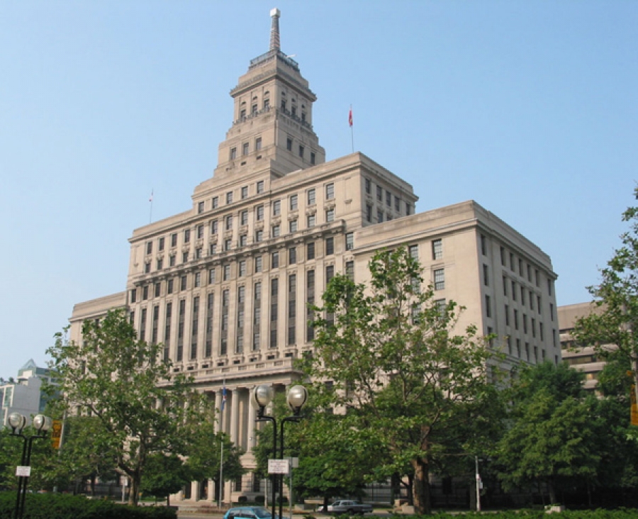 The Canada Life Building around 2006. (Photo by Bob Krawczyk.)